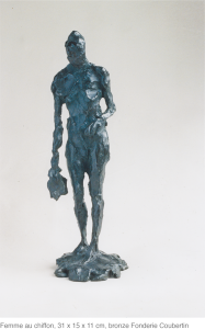 Femme au chiffon, 31 x 15 x 11 cm, bronze Fonderie Coubertin